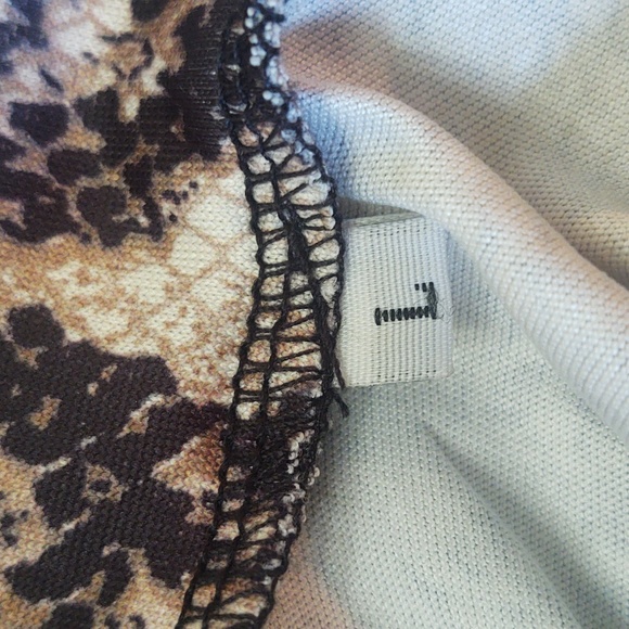 Size Large Mock Neck Reptile Print Dress with 2 Side Splits - Picture 9 of 9